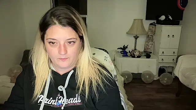 Snapshot of magicsparkles chatting on 12/04/24, 01:36 magicsparkles online show from 12/04/24, 01:36