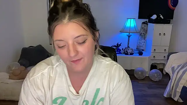 Snapshot of magicsparkles chatting on 12/05/24, 03:59 magicsparkles online show from 12/05/24, 03:59