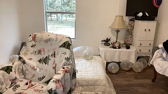 Snapshot of magicsparkles chatting on 12/05/24, 08:55 magicsparkles online show from 12/05/24, 08:55