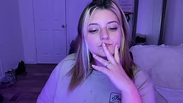 Snapshot of magicsparkles chatting on 03/13/25, 01:54 magicsparkles online show from 03/13/25, 01:54