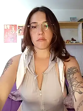 Snapshot of sereluxz chatting on 10/06/25, 05:32 sereluxz online show from 10/06/25, 05:32