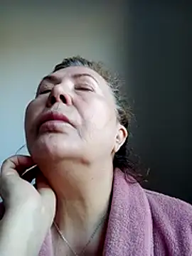 Hottie-Mom online show from 04/11/26, 08:18