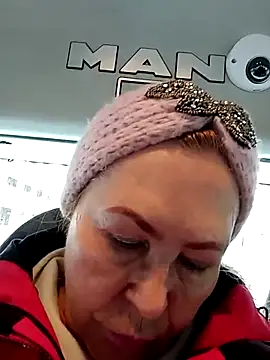 Hottie-Mom online show from 05/13/26, 09:06