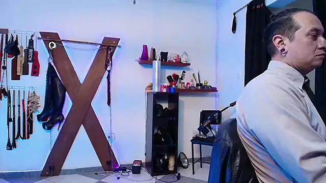 Snapshot of boy_n_girl chatting on 01/15/25, 10:06 boy n girl online show from 01/15/25, 10:06