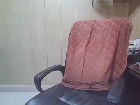 Snapshot of hairymaster95 chatting on 06/18/26, 04:13 hairymaster95 online show from 06/18/26, 04:13