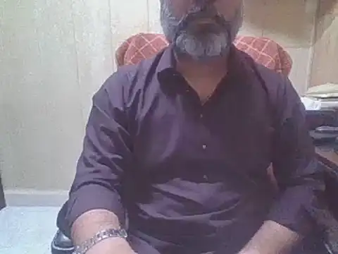 Snapshot of hairymaster95 chatting on 07/11/26, 04:37 hairymaster95 online show from 07/11/26, 04:37