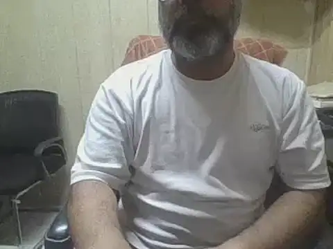 Snapshot of hairymaster95 chatting on 07/12/26, 05:20 hairymaster95 online show from 07/12/26, 05:20