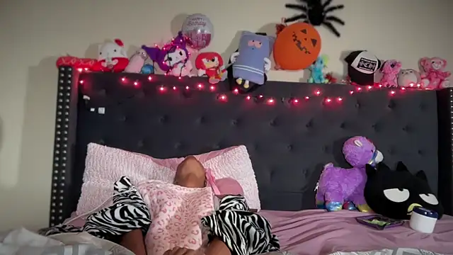 Cum2Charm online show from 10/31/25, 02:40