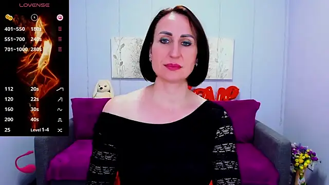 Snapshot of Nia_Smithh chatting on 02/21/25, 01:00 Nia Smithh online show from 02/21/25, 01:00