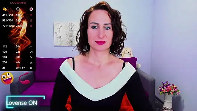 Snapshot of Nia_Smithh chatting on 10/10/25, 12:26 Nia Smithh online show from 10/10/25, 12:26