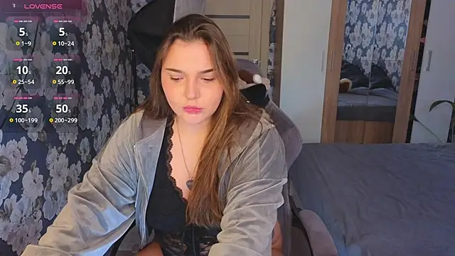  momiji  online show from 02/06/26, 10:29