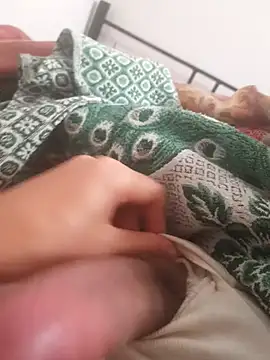 Snapshot of Ummfuss1 chatting on 12/17/24, 02:44 Ummfuss1 online show from 12/17/24, 02:44