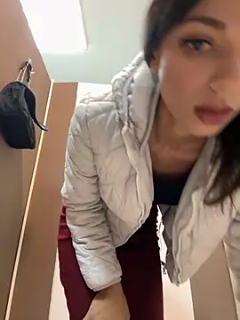  MiaQueen  online show from 10/31/25, 09:49