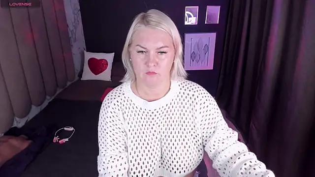 YolandaKiss online show from 10/06/25, 08:17