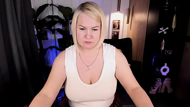 Snapshot of YolandaKiss chatting on 07/01/26, 08:30 YolandaKiss online show from 07/01/26, 08:30