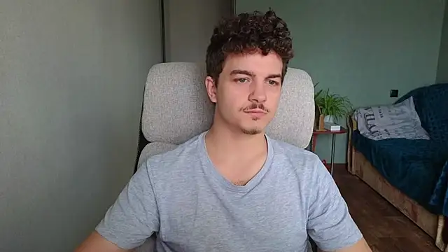 Snapshot of Remy_Miles chatting on 10/21/25, 07:09 Remy Miles online show from 10/21/25, 07:09