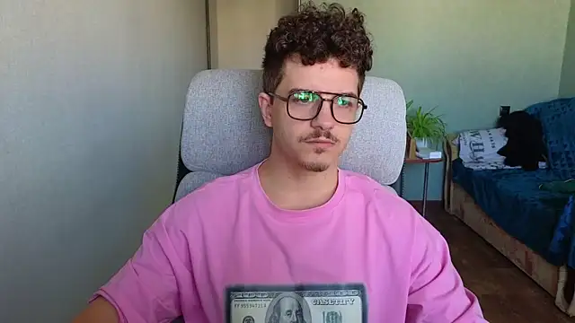 Snapshot of Remy_Miles chatting on 10/30/25, 06:59 Remy Miles online show from 10/30/25, 06:59