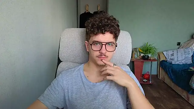 Snapshot of Remy_Miles chatting on 11/14/25, 08:46 Remy Miles online show from 11/14/25, 08:46