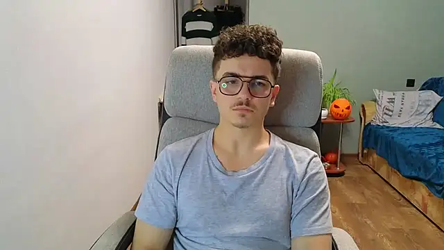 Snapshot of Remy_Miles chatting on 11/27/25, 02:08 Remy Miles online show from 11/27/25, 02:08