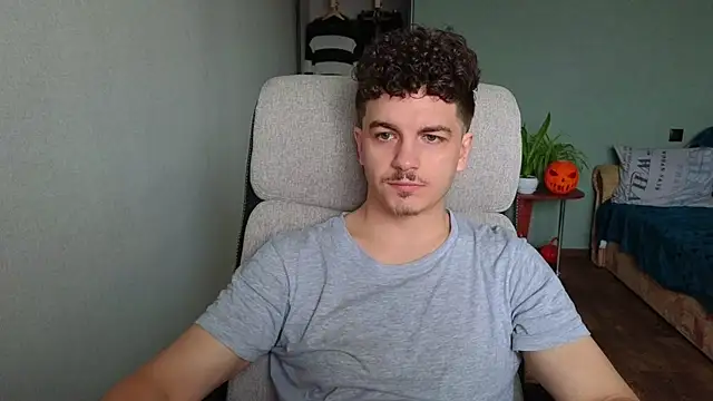 Snapshot of Remy_Miles chatting on 11/28/25, 10:07 Remy Miles online show from 11/28/25, 10:07