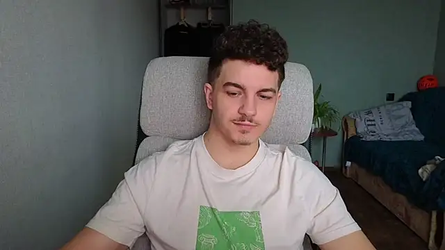 Snapshot of Remy_Miles chatting on 12/01/25, 10:09 Remy Miles online show from 12/01/25, 10:09