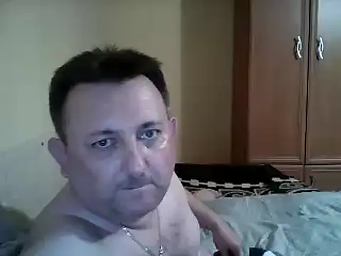 Snapshot of Novy73 chatting on 12/13/25, 10:48 Novy73 online show from 12/13/25, 10:48