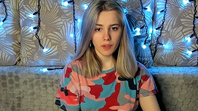 MaggieCake online show from 03/08/25, 04:12