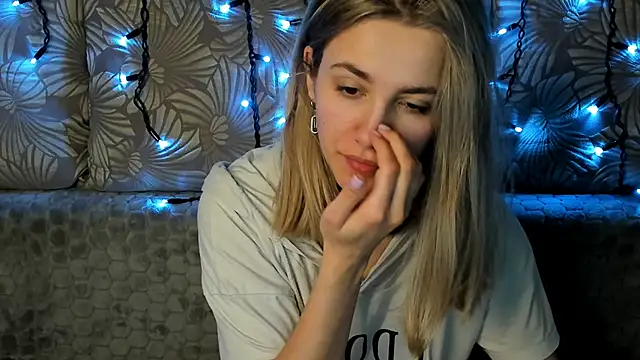 MaggieCake online show from 03/09/25, 05:22