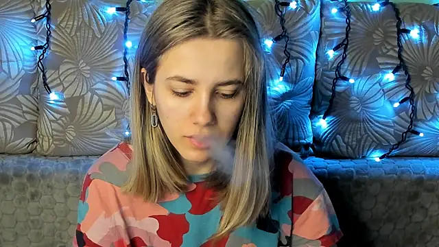 MaggieCake online show from 03/11/25, 07:26