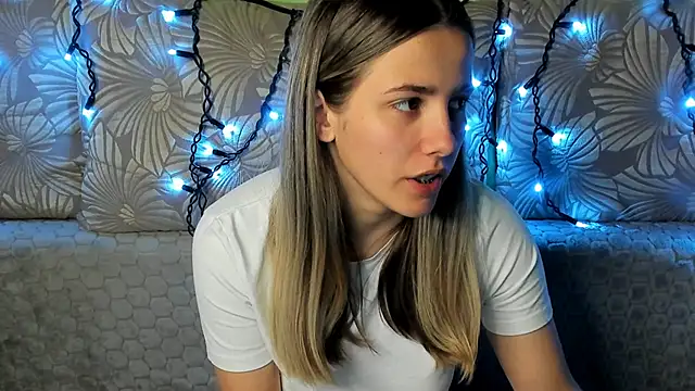 MaggieCake online show from 10/19/25, 01:28