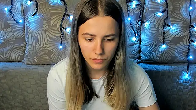 MaggieCake online show from 10/22/25, 02:45