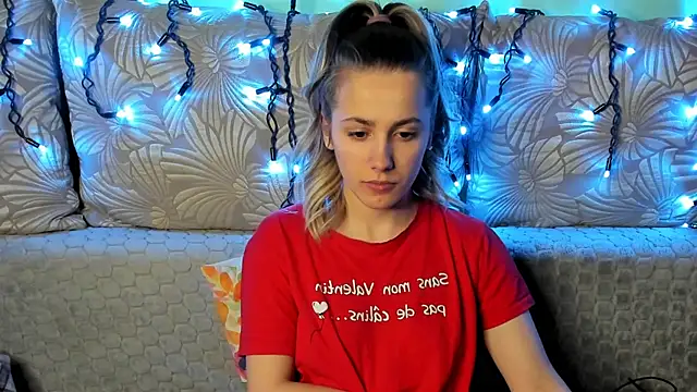 MaggieCake online show from 12/23/25, 01:14