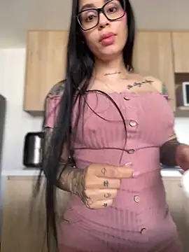 LaraHenao online show from 01/12/25, 04:29