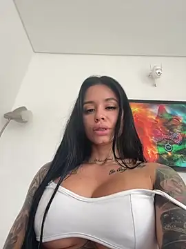 LaraHenao online show from 07/15/26, 02:11