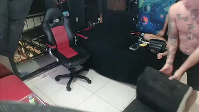 Snapshot of dounolimist777 chatting on 12/19/25, 03:35 dounolimist777 online show from 12/19/25, 03:35