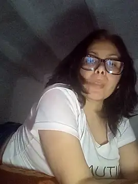 Snapshot of Anypink chatting on 11/20/25, 10:31 Anypink online show from 11/20/25, 10:31