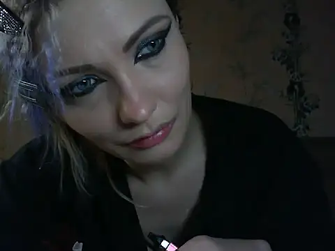 WildMissNiks online show from 04/11/26, 06:40