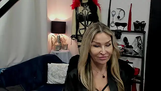 crystaLUX online show from 02/24/25, 09:10