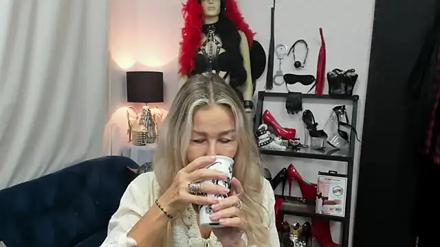 crystaLUX online show from 09/24/25, 04:05