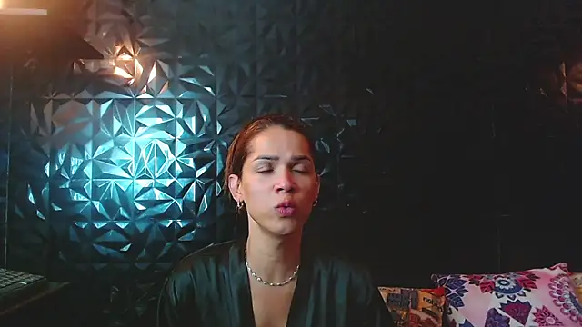 PINK  LOLA1 online show from 12/04/25, 01:15