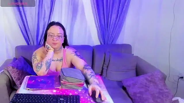 MiaYMolly online show from 04/27/26, 11:36
