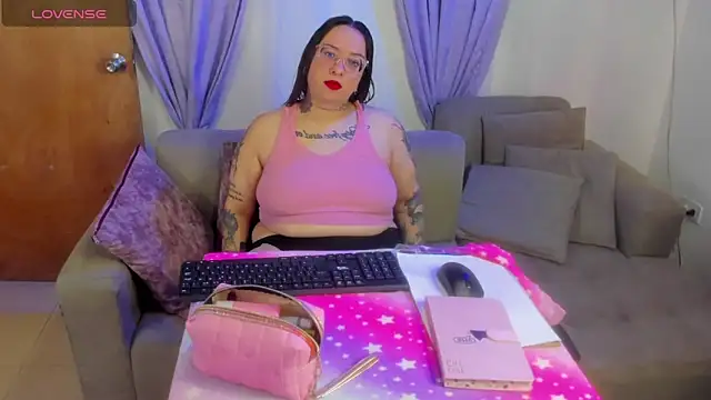 MiaYMolly online show from 04/30/26, 09:19
