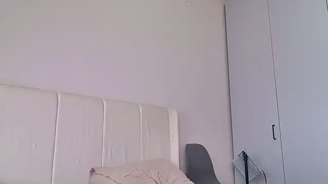 Evelyn rabbit online show from 04/25/26, 07:00