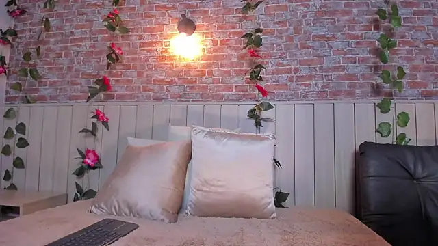 Snapshot of maryevans_ chatting on 01/14/26, 01:06 maryevans online show from 01/14/26, 01:06