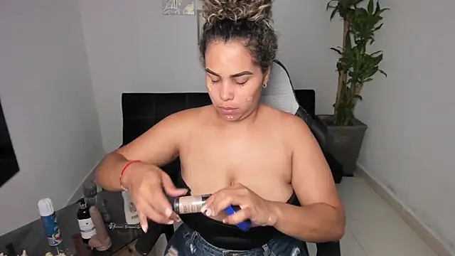 alyssannVhm online show from 02/02/25, 07:25