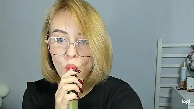 Snapshot of KindKristy chatting on 09/27/25, 05:23 KindKristy online show from 09/27/25, 05:23