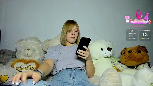 Snapshot of KindKristy chatting on 10/13/25, 05:18 KindKristy online show from 10/13/25, 05:18