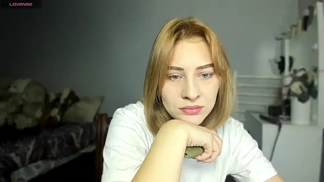 Snapshot of KindKristy chatting on 12/05/25, 05:27 KindKristy online show from 12/05/25, 05:27