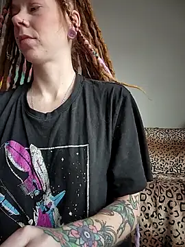 LucidLucy online show from 02/09/26, 03:38