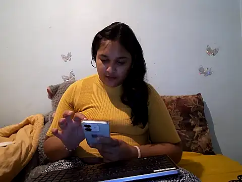 Snapshot of Indianbloom- chatting on 10/22/25, 07:35 Indianbloom- online show from 10/22/25, 07:35